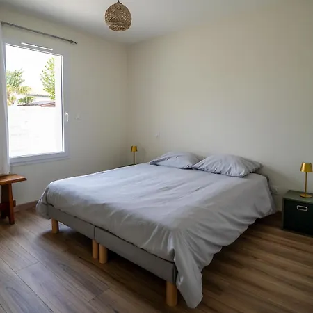 Chapitre 30 Holiday home Grezac